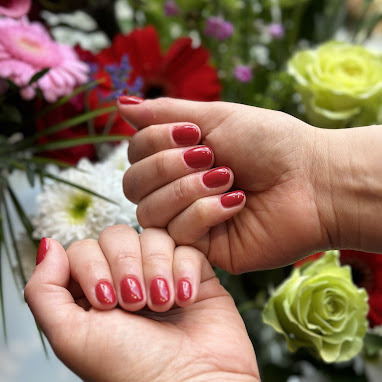 Classic glossy red manicure with elegant finish in Amsterdam nail salon
