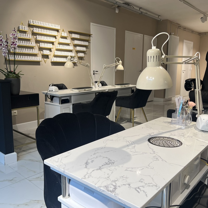 Modern BIAB manicure salon in Amsterdam with luxury nail treatment stations